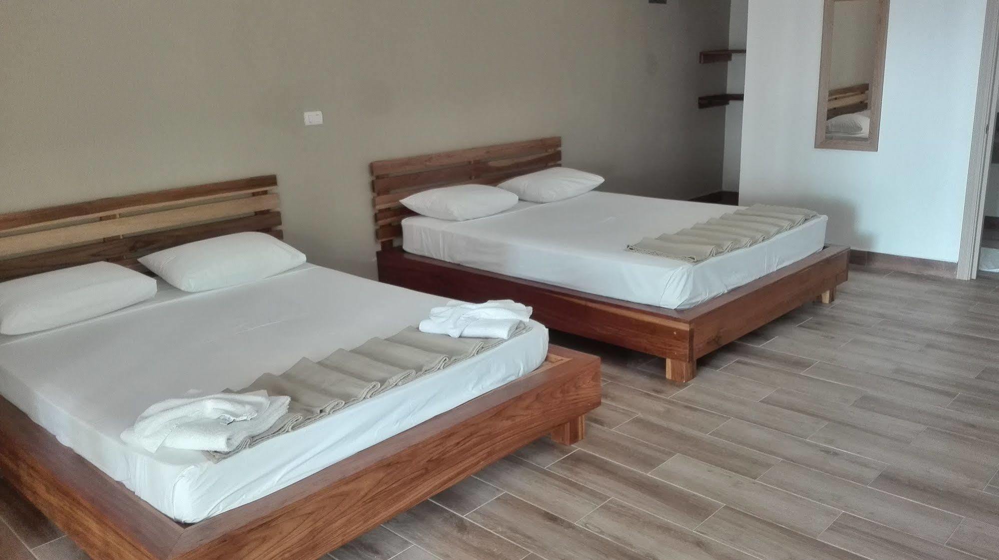 Cahuita Inn Экстерьер фото